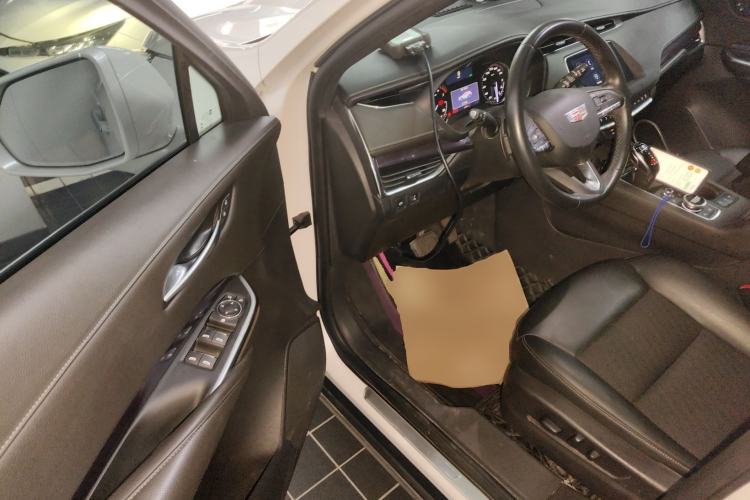 Used Cadillac XT4 2021 28T Two-Wheel Drive Tech Edition Driver Seat