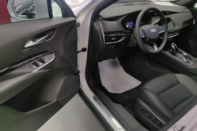 Used Cadillac XT4 2021 28T Two-Wheel Drive Tech Edition Driver Seat