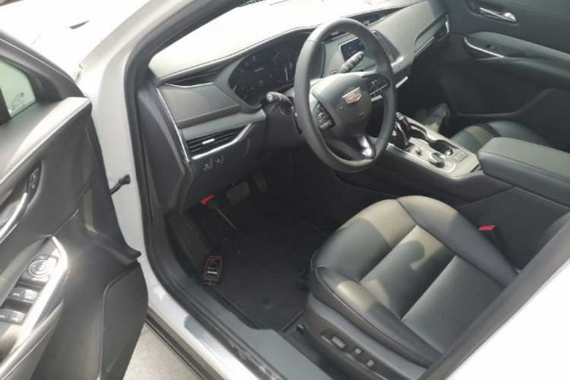 Used Cadillac XT4 2021 28T Two-Wheel Drive Leading Version Driver Seat