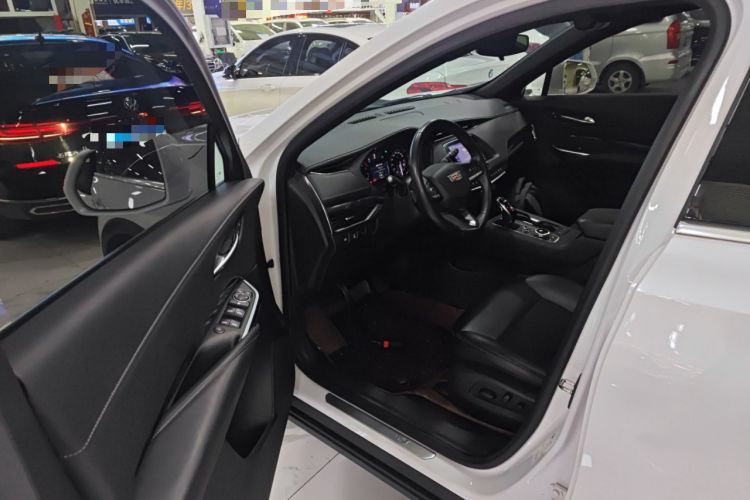 Used Cadillac XT4 2021 28T Two-Wheel Drive Tech Edition Driver Seat