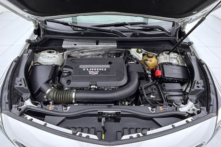 Used Cadillac XT4 2021 28T Four-Wheel Drive Platinum Edition Engine Bay