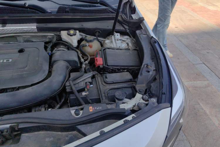 Used Cadillac XT4 2021 28T Two-Wheel Drive Tech Edition Engine Bay Left