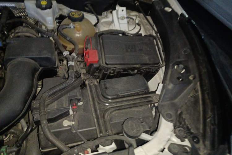 Used Cadillac XT4 2021 28T Two-Wheel Drive Leading Version Engine Bay Left