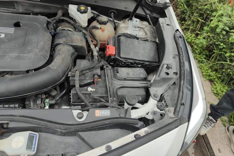 Used Cadillac XT4 2021 28T Two-Wheel Drive Tech Edition Engine Bay Left