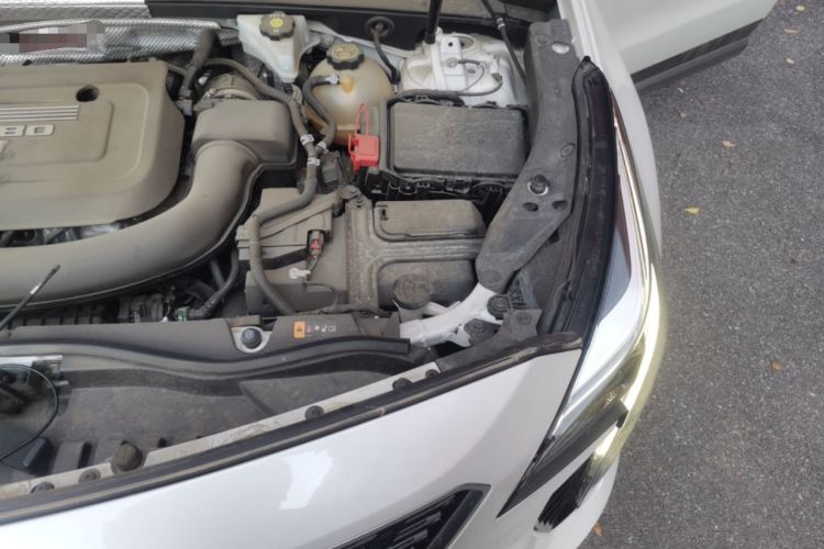 Used Cadillac XT4 2021 28T Two-Wheel Drive Luxury Version Engine Bay Left