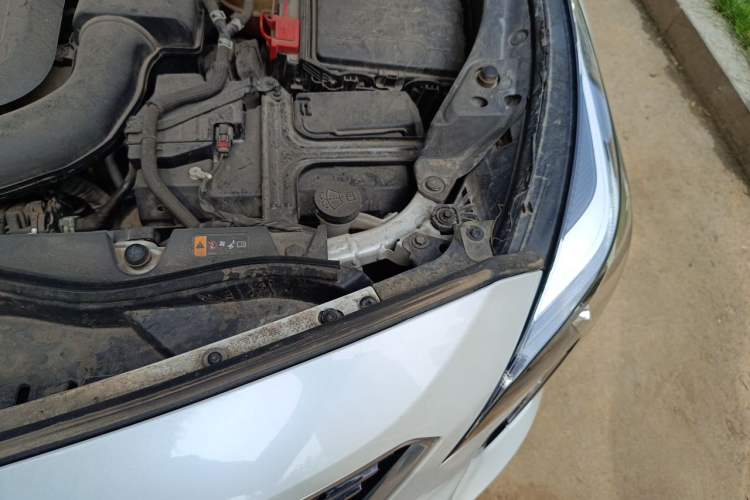 Used Cadillac XT4 2021 28T Two-Wheel Drive Tech Edition Engine Bay Left