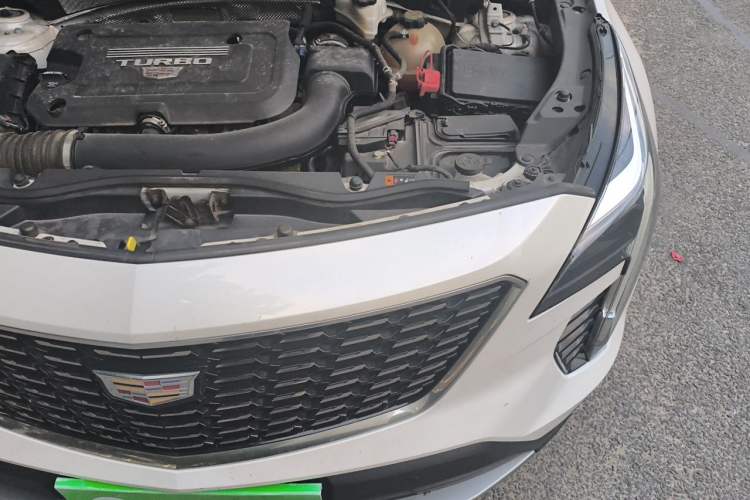 Used Cadillac XT4 2021 28T Two-Wheel Drive Luxury Version Engine Bay Left