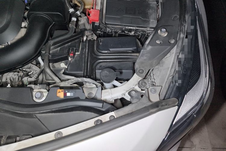 Used Cadillac XT4 2021 28T Two-Wheel Drive Leading Version Engine Bay Left