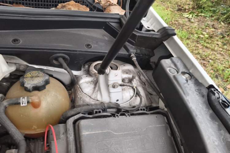 Used Cadillac XT4 2021 28T Two-Wheel Drive Leading Version Engine Bay Left
