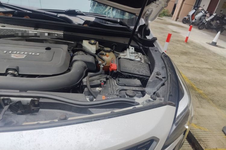 Used Cadillac XT4 2021 28T Two-Wheel Drive Tech Edition Engine Bay Left