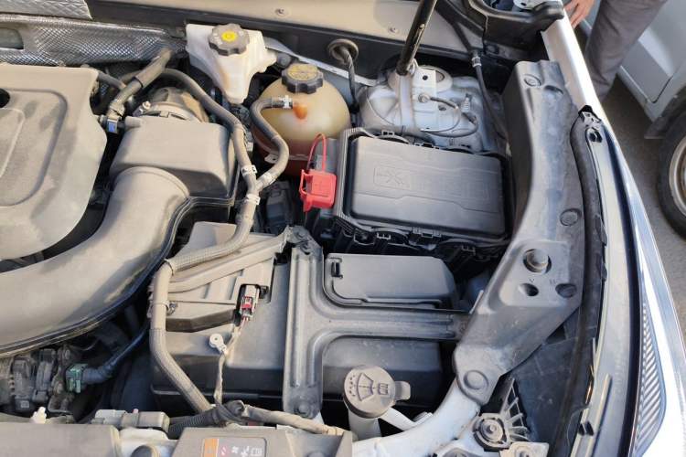 Used Cadillac XT4 2021 28T Two-Wheel Drive Leading Version Engine Bay Left