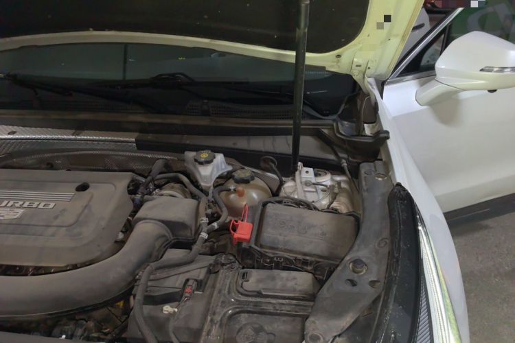 Used Cadillac XT4 2021 28T Two-Wheel Drive Tech Edition Engine Bay Left