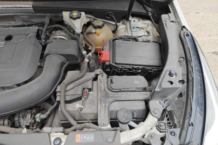 Used Cadillac XT4 2021 28T Two-Wheel Drive Tech Edition Engine Bay Left