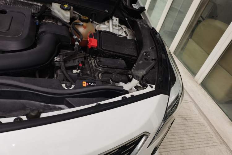Used Cadillac XT4 2021 28T Two-Wheel Drive Leading Version Engine Bay Left