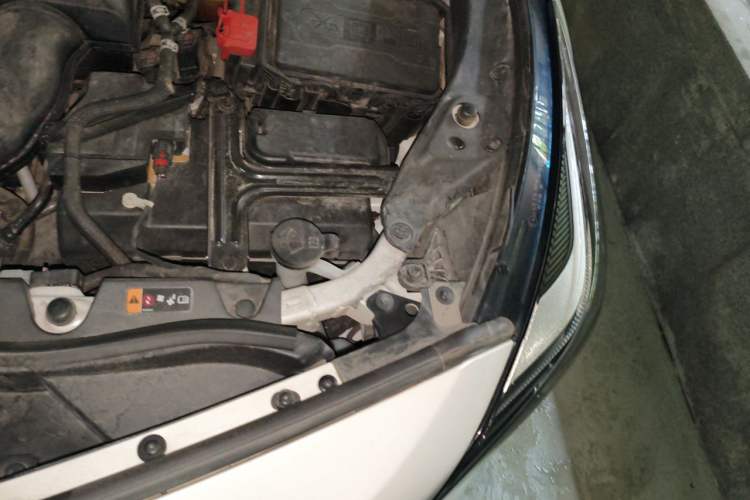 Used Cadillac XT4 2021 28T Two-Wheel Drive Tech Edition Engine Bay Left