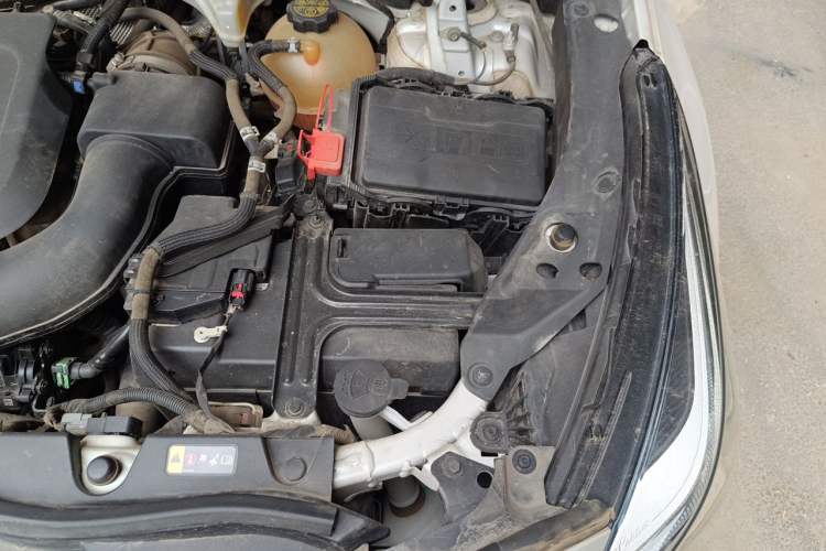 Used Cadillac XT4 2021 28T Two-Wheel Drive Luxury Version Engine Bay Left