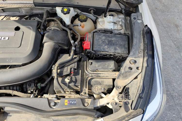 Used Cadillac XT4 2021 28T Two-Wheel Drive Leading Version Engine Bay Left