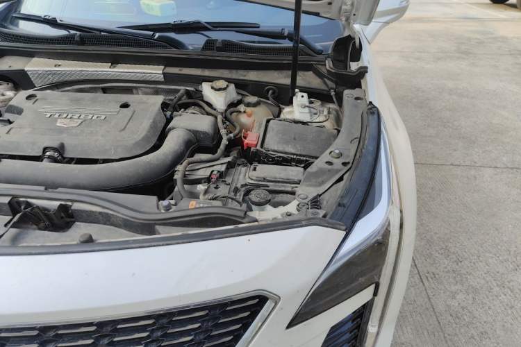 Used Cadillac XT4 2021 28T Two-Wheel Drive Luxury Version Engine Bay Left