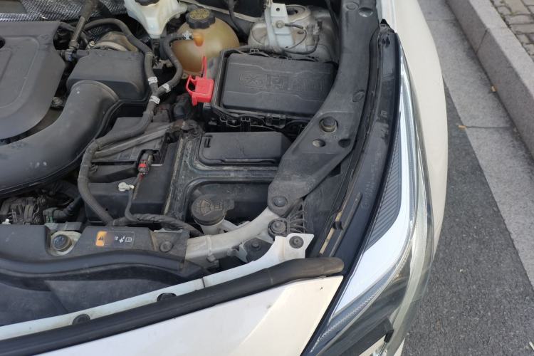 Used Cadillac XT4 2021 28T Two-Wheel Drive Leading Version Engine Bay Left
