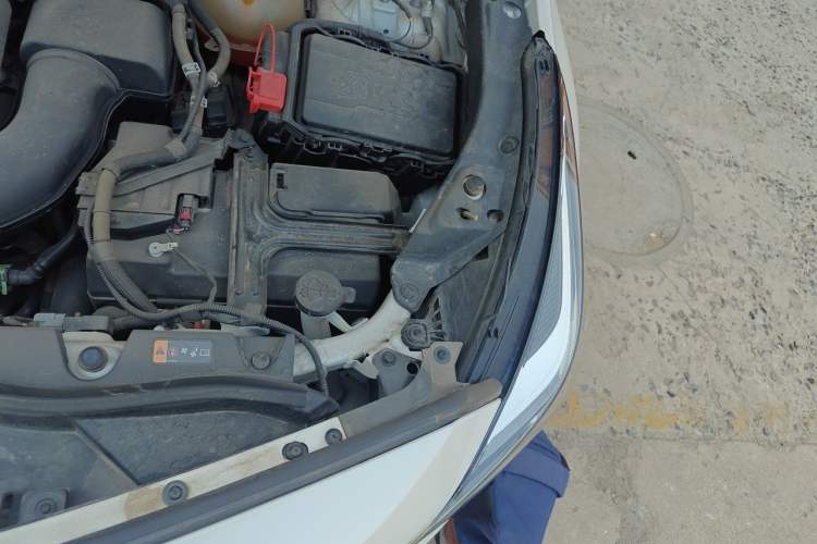 Used Cadillac XT4 2021 28T Two-Wheel Drive Tech Edition Engine Bay Left