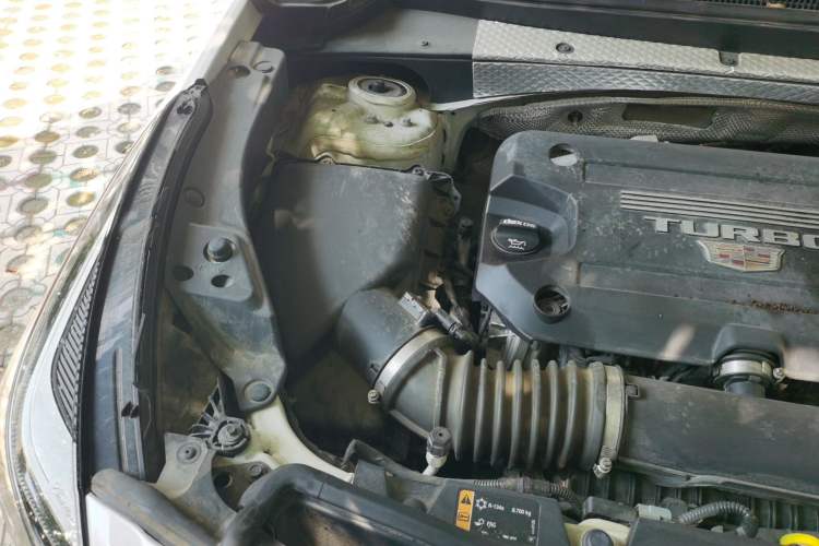 Used Cadillac XT4 2021 28T Two-Wheel Drive Tech Edition Engine Bay Right