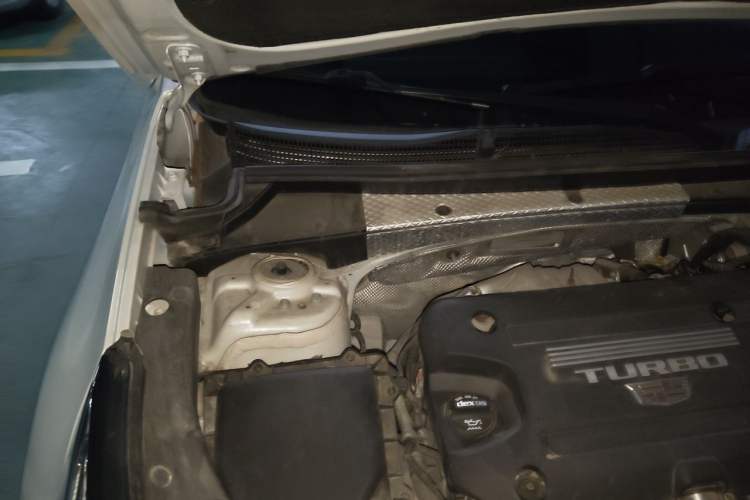 Used Cadillac XT4 2021 28T Two-Wheel Drive Tech Edition Engine Bay Right