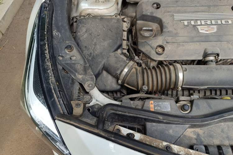 Used Cadillac XT4 2021 28T Two-Wheel Drive Tech Edition Engine Bay Right