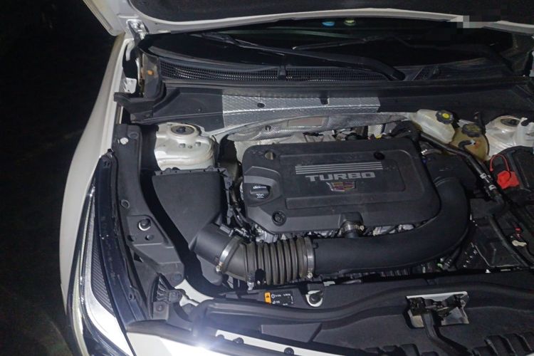 Used Cadillac XT4 2021 28T Two-Wheel Drive Luxury Version Engine Bay Right