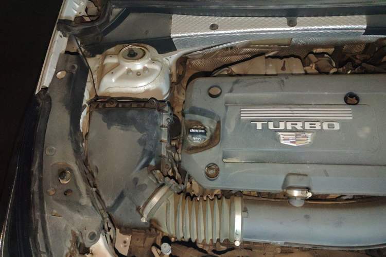 Used Cadillac XT4 2021 28T Two-Wheel Drive Luxury Version Engine Bay Right