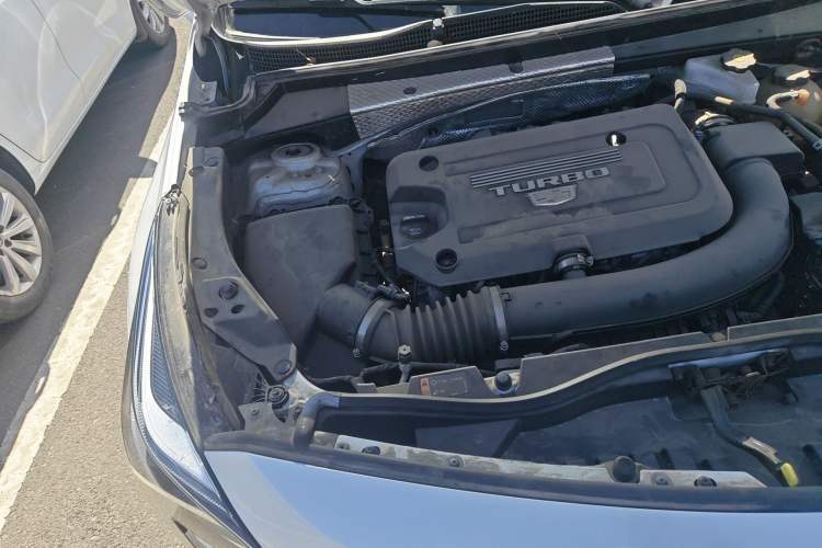Used Cadillac XT4 2021 28T Two-Wheel Drive Luxury Version Engine Bay Right