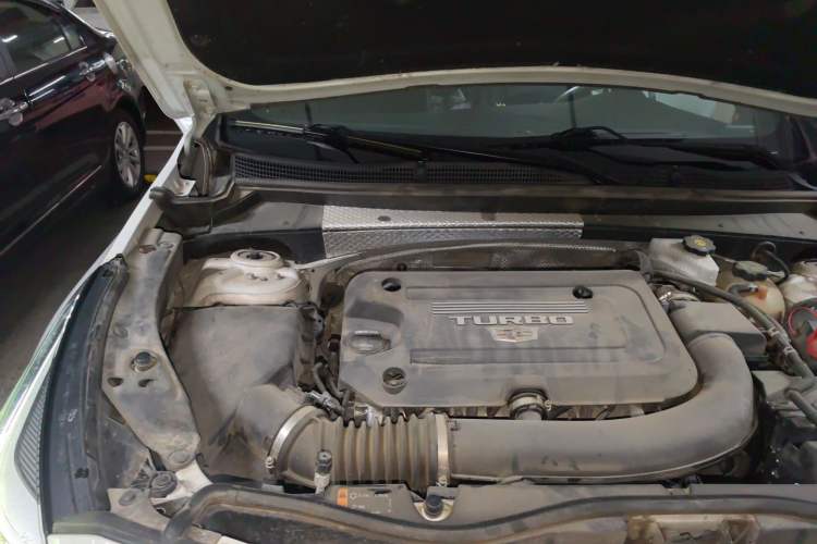 Used Cadillac XT4 2021 28T Two-Wheel Drive Tech Edition Engine Bay Right