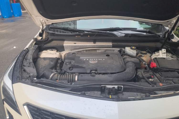 Used Cadillac XT4 2021 28T Two-Wheel Drive Luxury Version Engine Bay Right