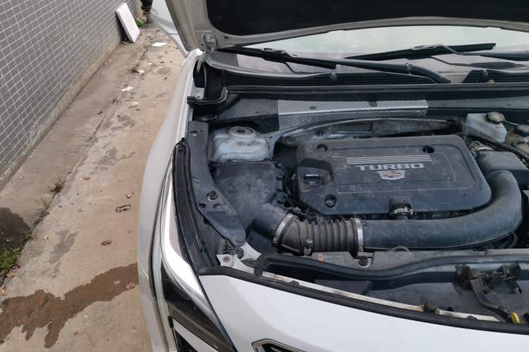 Used Cadillac XT4 2021 28T Two-Wheel Drive Luxury Version Engine Bay Right