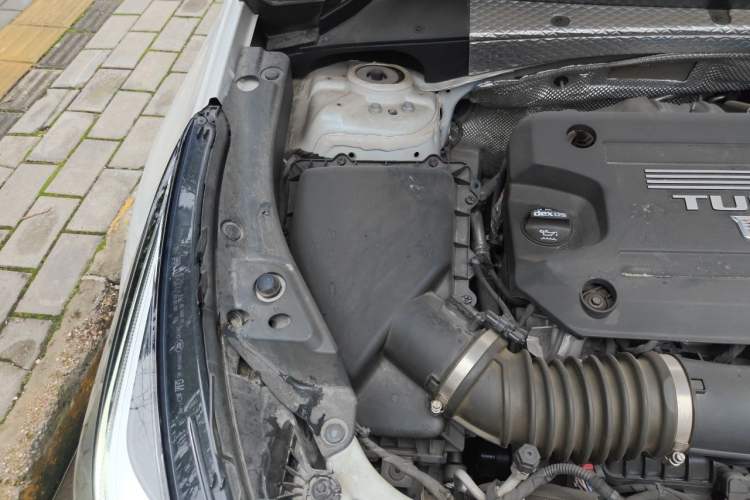 Used Cadillac XT4 2021 28T Two-Wheel Drive Tech Edition Engine Bay Right