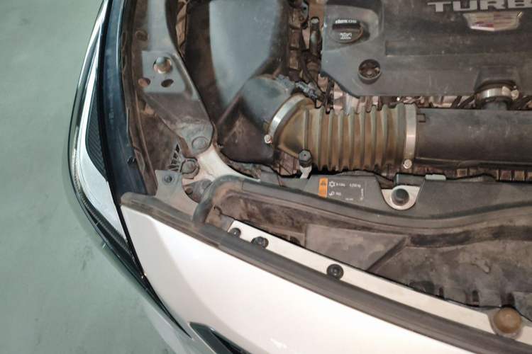 Used Cadillac XT4 2021 28T Two-Wheel Drive Tech Edition Engine Bay Right