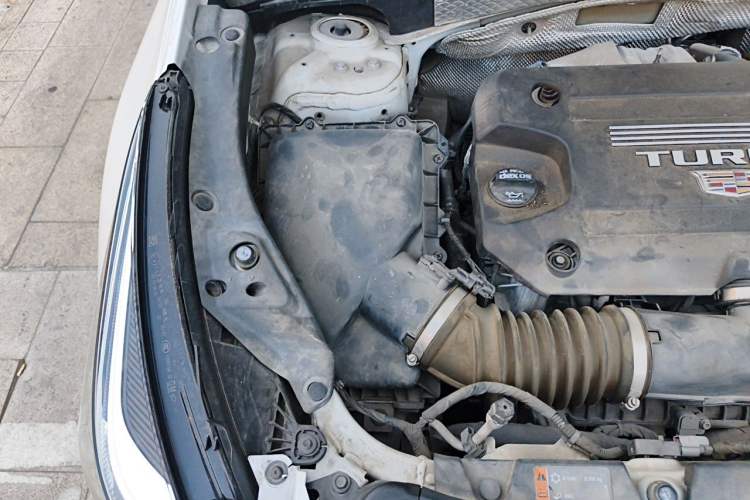Used Cadillac XT4 2021 28T Two-Wheel Drive Luxury Version Engine Bay Right