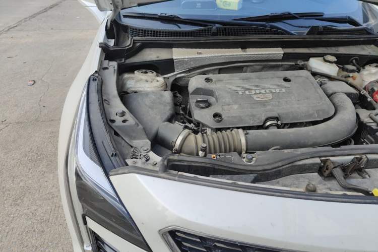 Used Cadillac XT4 2021 28T Two-Wheel Drive Luxury Version Engine Bay Right