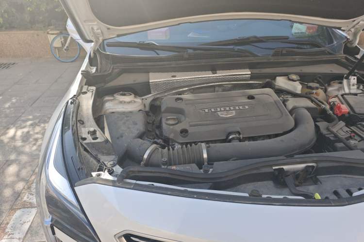 Used Cadillac XT4 2021 28T Two-Wheel Drive Tech Edition Engine Bay Right