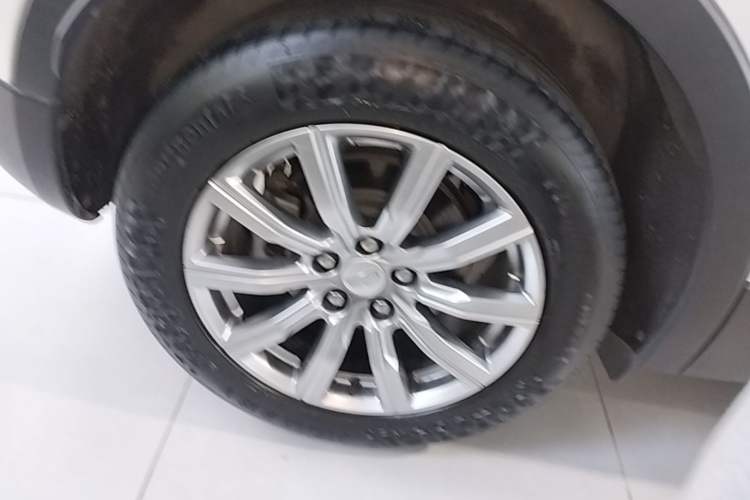 Used Cadillac XT4 2021 28T Two-Wheel Drive Luxury Version Exterior 2