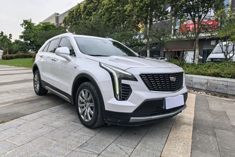 Used Cadillac XT4 2021 28T Two-Wheel Drive Luxury Version Exterior 2