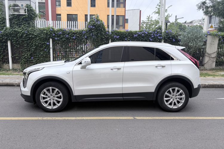 Used Cadillac XT4 2021 28T Two-Wheel Drive Tech Edition Exterior 2