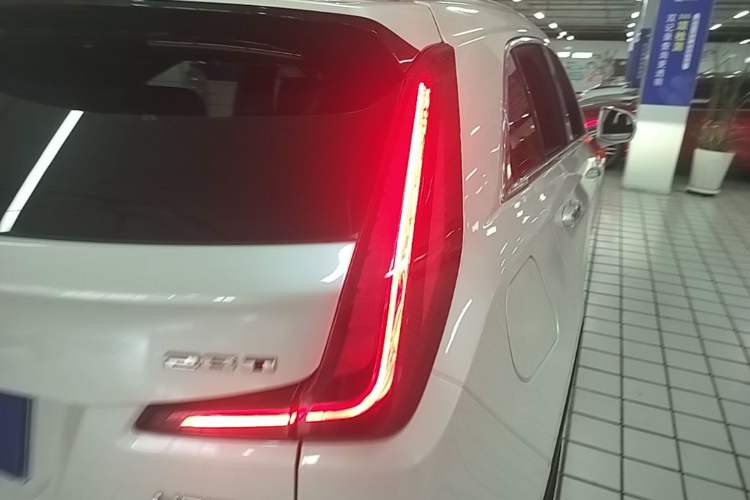 Used Cadillac XT4 2021 28T Two-Wheel Drive Leading Version Exterior 3