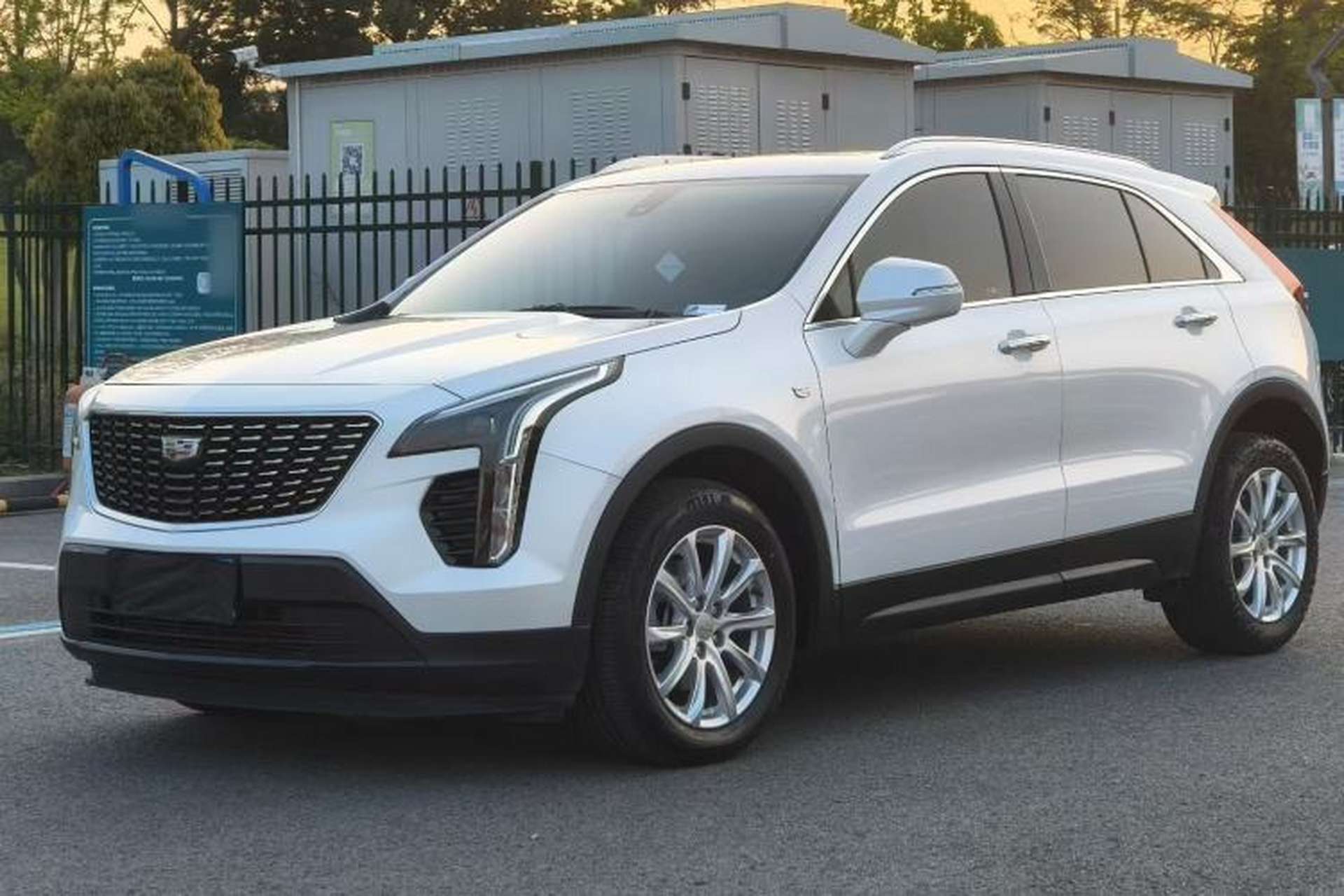 Used Cadillac XT4 2021 28T Two-Wheel Drive Tech Edition Exterior 3