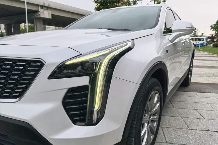 Used Cadillac XT4 2021 28T Two-Wheel Drive Luxury Version Exterior 3