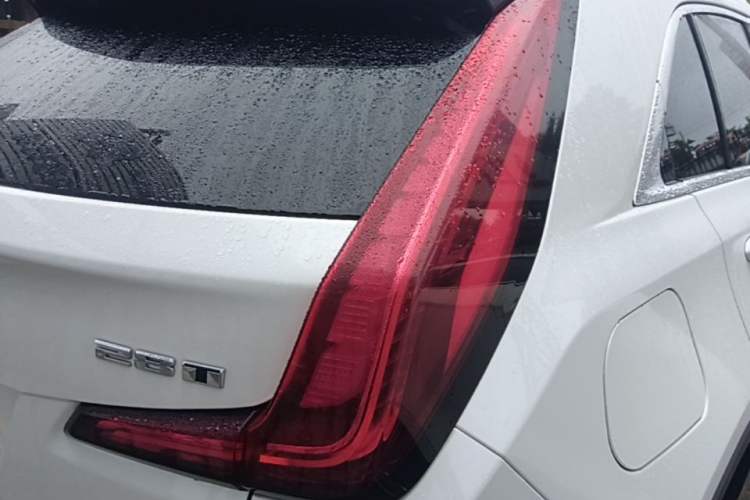 Used Cadillac XT4 2021 28T Two-Wheel Drive Tech Edition Exterior 3