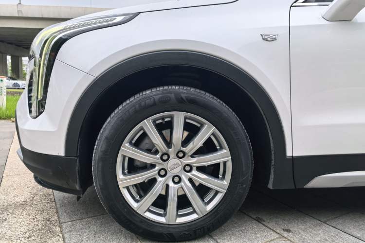 Used Cadillac XT4 2021 28T Two-Wheel Drive Luxury Version Exterior 4