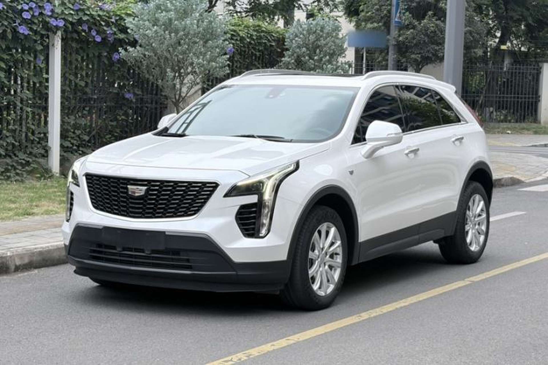 Used Cadillac XT4 2021 28T Two-Wheel Drive Tech Edition Front Left 45 Deg