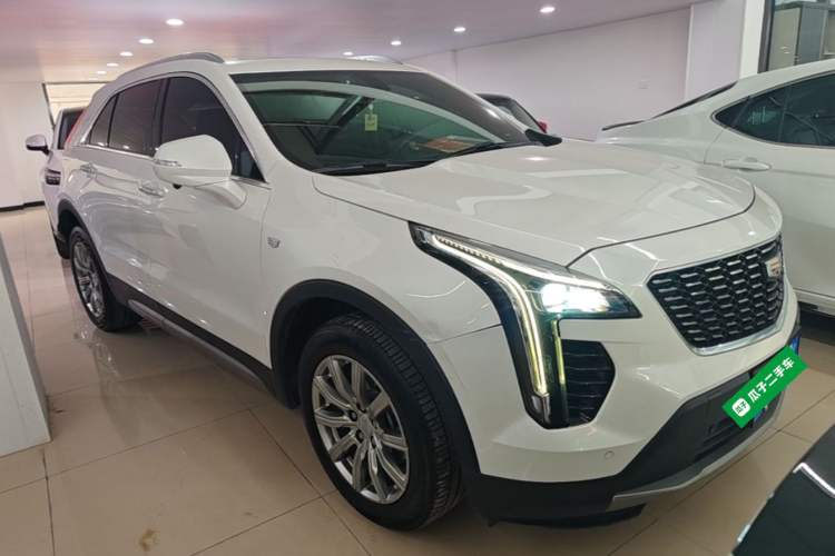Used Cadillac XT4 2021 28T Two-Wheel Drive Leading Version Front Right 45 Deg