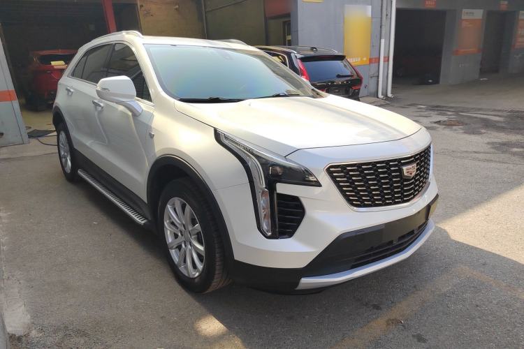 Used Cadillac XT4 2021 28T Two-Wheel Drive Tech Edition Front Right 45 Deg