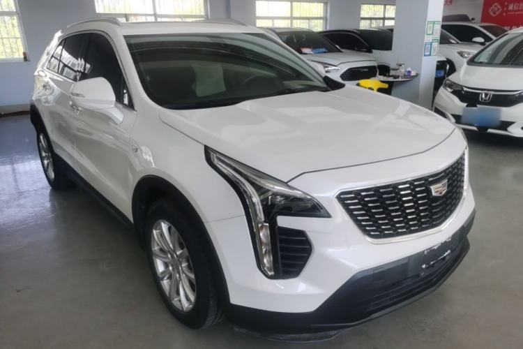 Used Cadillac XT4 2021 28T Two-Wheel Drive Tech Edition Front Right 45 Deg
